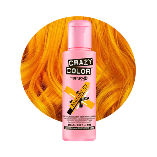 Den lyserøde flaske Crazy Color Hårfarve Anarchy UV (100 ml) står mod levende orange hår, klar til at udløse sin neonmagi.