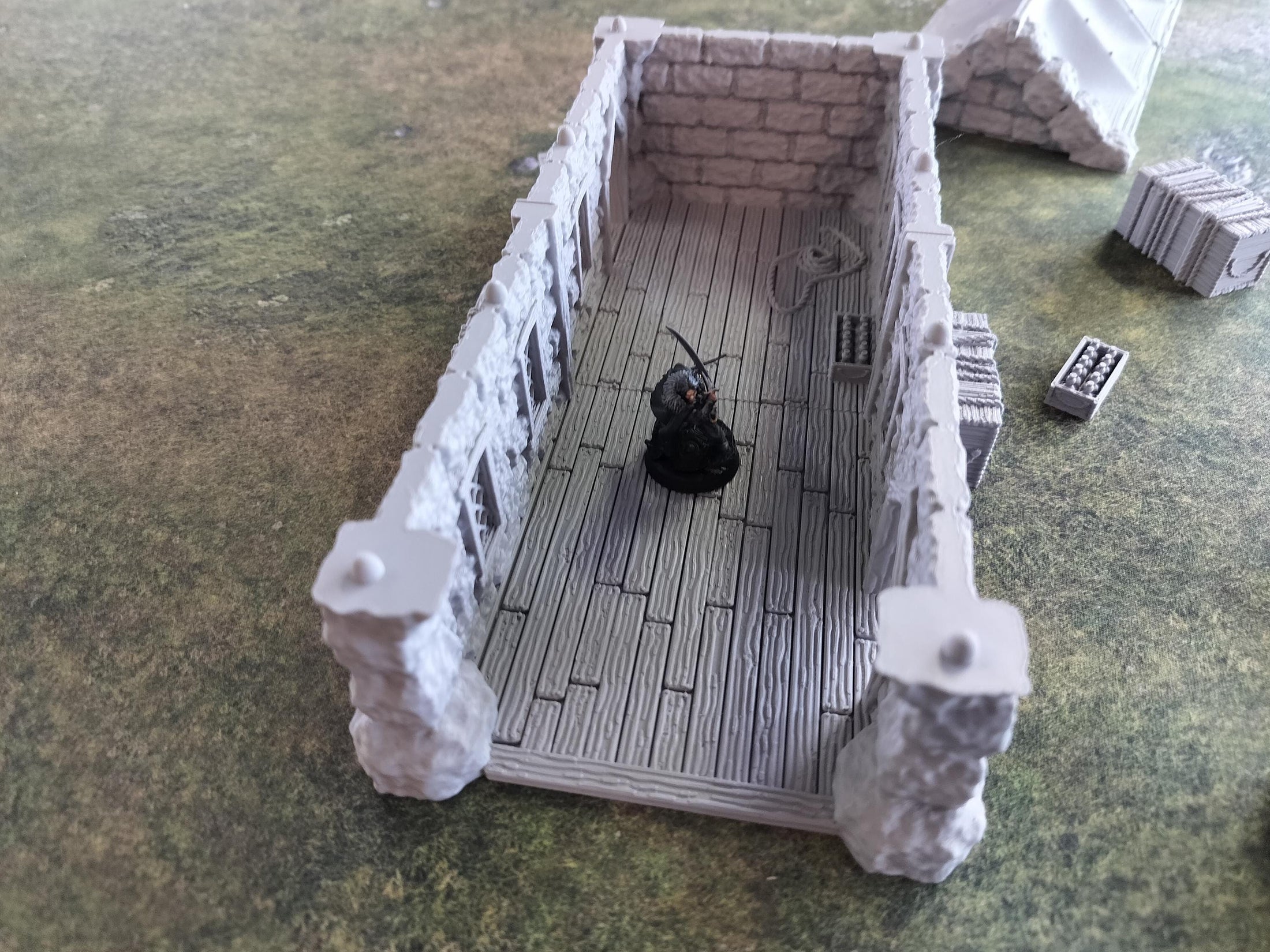 Corsair Coast Lagergebäude – Gelände-Set 28/32 mm