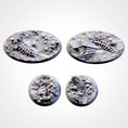 Load image into Gallery viewer, Alien Scenic Base Toppers – Txarli Factory
