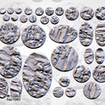 Load image into Gallery viewer, Stony sceniske base toppers fra Txarli Factory
