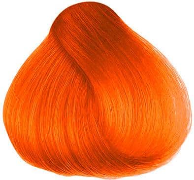 En pænt formet, lys orange paryk stylet til en voluminøs bob med en sidedel kan prale af levende farver og blank tekstur, der minder om gløden opnået ved at bruge Hermans Hårfarve Tara Tangerine.